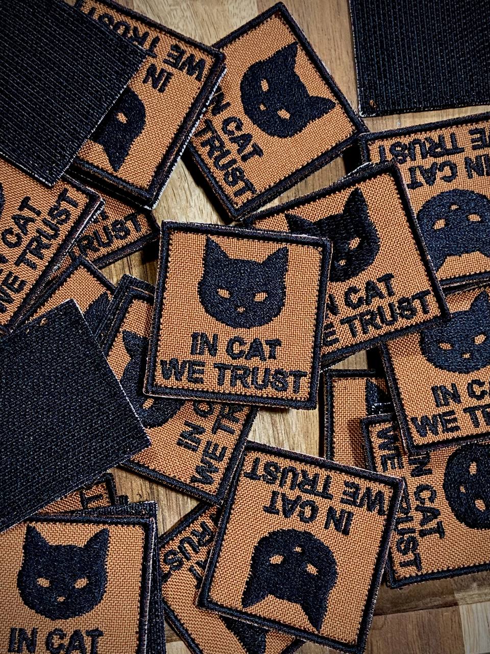 Міні патч "In Cat We Trust" / Койот